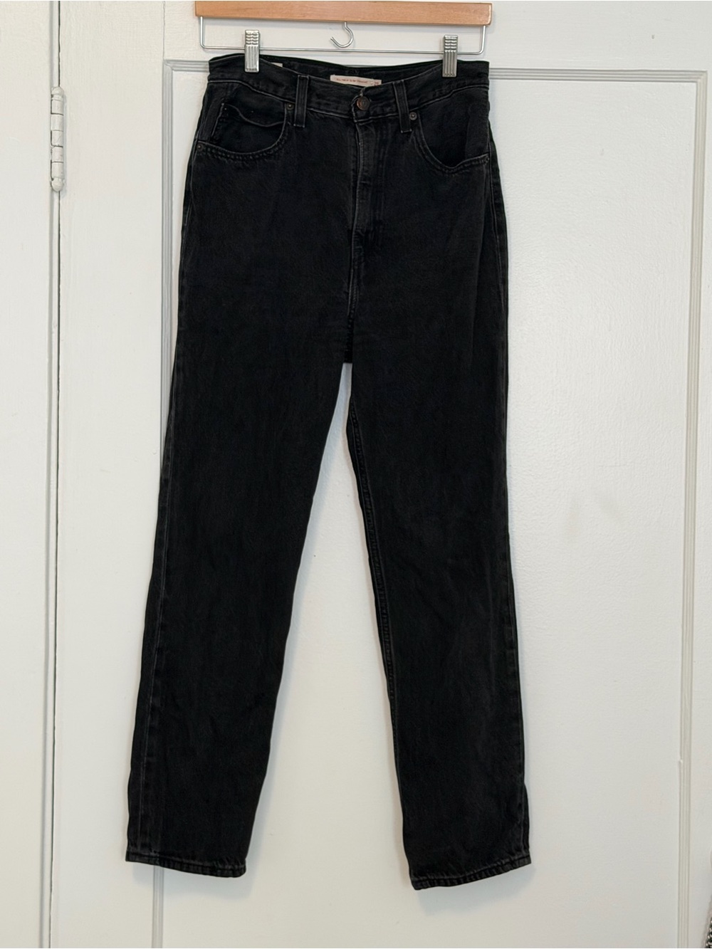 Size 28 black levis jeans